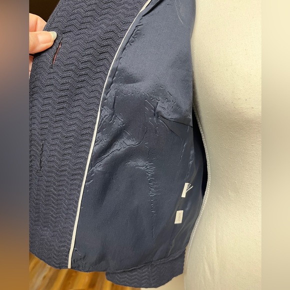 Ann Taylor Navy Jacket, EUC, sz 0, P-P 18”,
No pulls, long sleeve flair hem - Picture 6 of 9